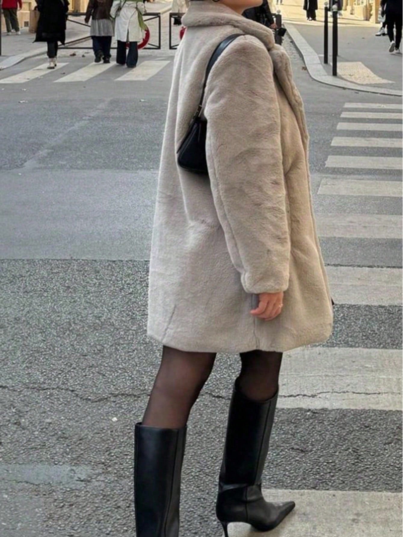 Manteau ample pour femmes avec col en fausse fourrure de camélia, doux et moelleux. Automne/Hiver