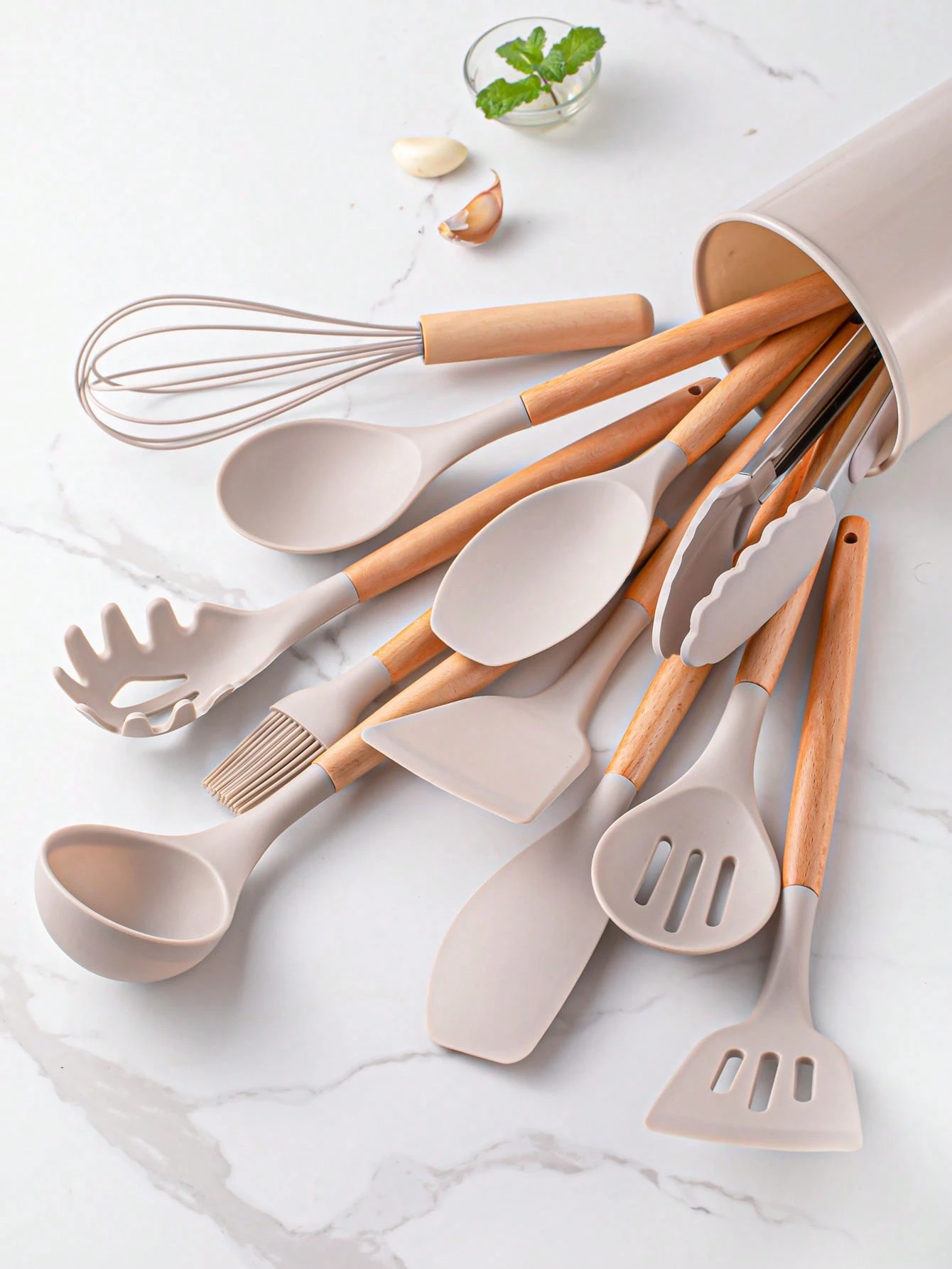 12 pièces Set d'ustensiles de cuisine en silicone avec manche en bois et seau de rangement