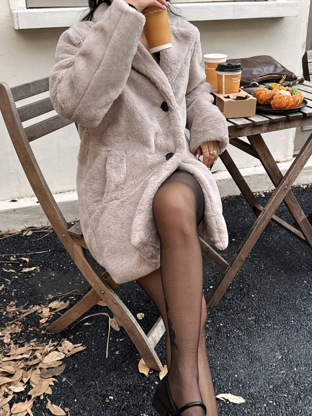 Manteau ample pour femmes avec col en fausse fourrure de camélia, doux et moelleux. Automne/Hiver